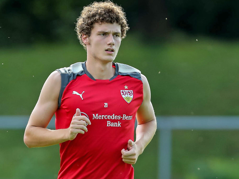 Muss wegen einer Reizung im Knie langsamer machen: Stuttgarts Benjamin Pavard.