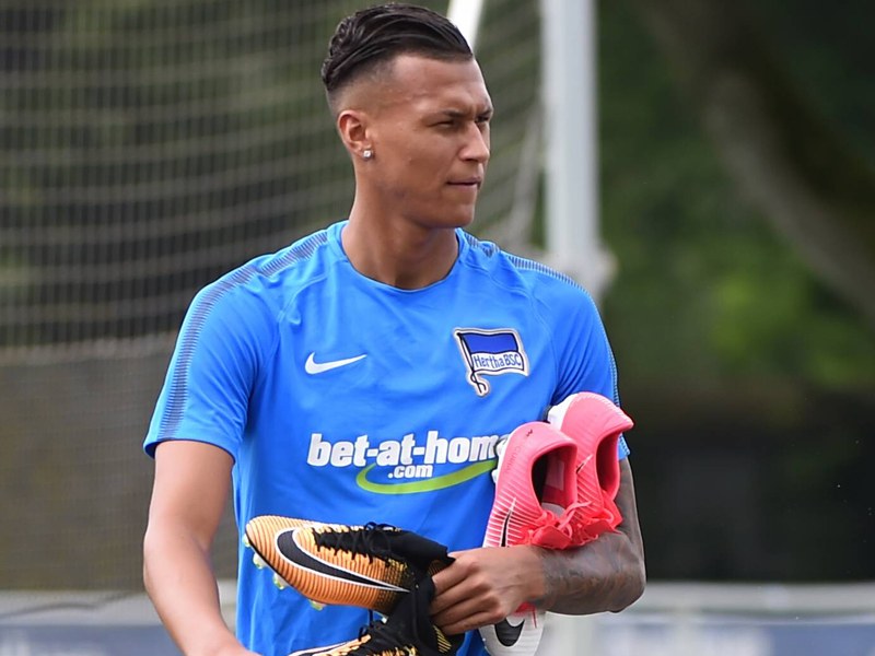 Muss seine Fußballschuhe wieder einpacken: Hertha-Angreifer Davie Selke.