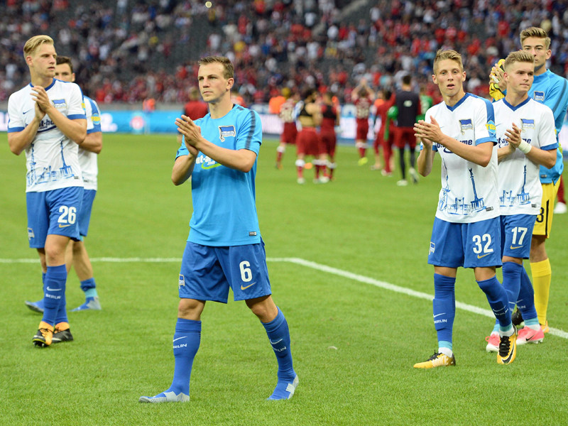 Enttäuschte Herthaner nach dem 0:3 gegen den FC Liverpool.