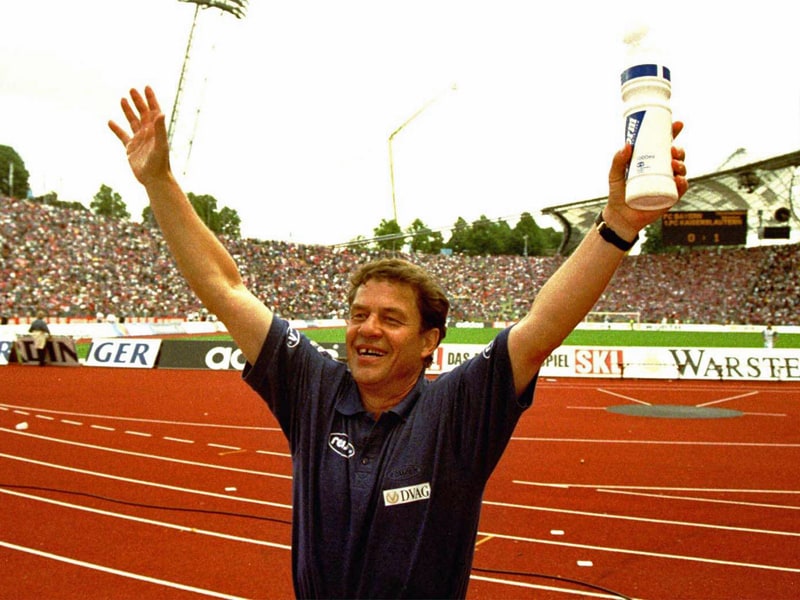 Geballte Freude: Kaiserslauterns späterer Meistertrainer Otto Rehhagel nach dem 1:0-Sieg beim FC Bayern.