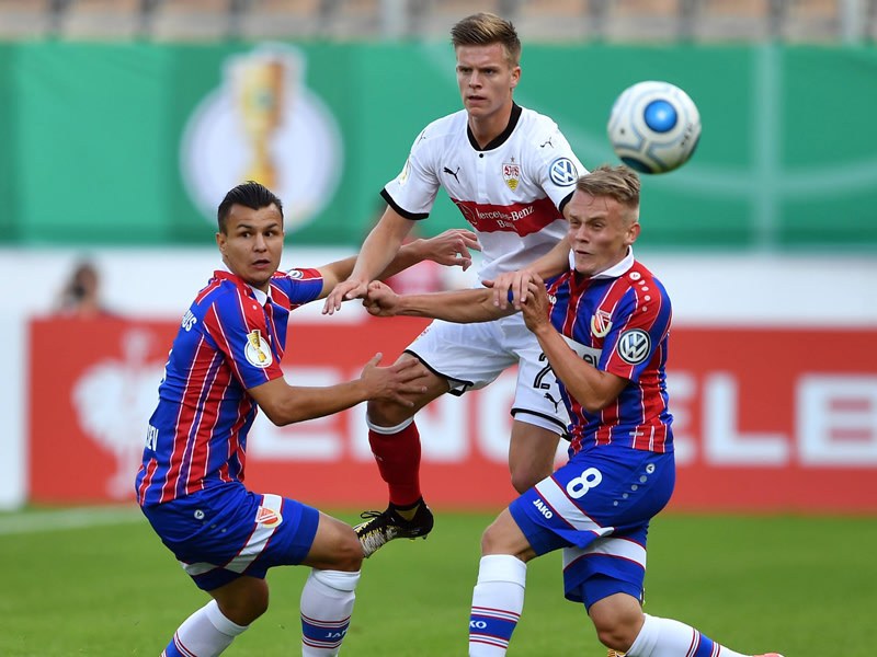 Erlebte in Cottbus ein Pflichtspieldebüt der schwierigeren Sorte: Dzenis Burnic (Mitte).