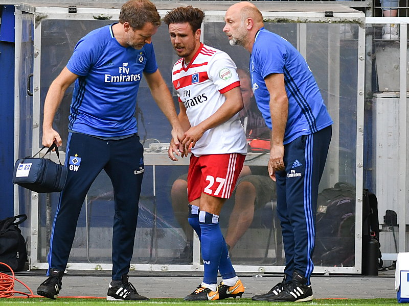 Nach seiner Verletzung versuchte es Nikolai Müller zwar noch einmal, musste aber schließlich ausgewechselt werden.