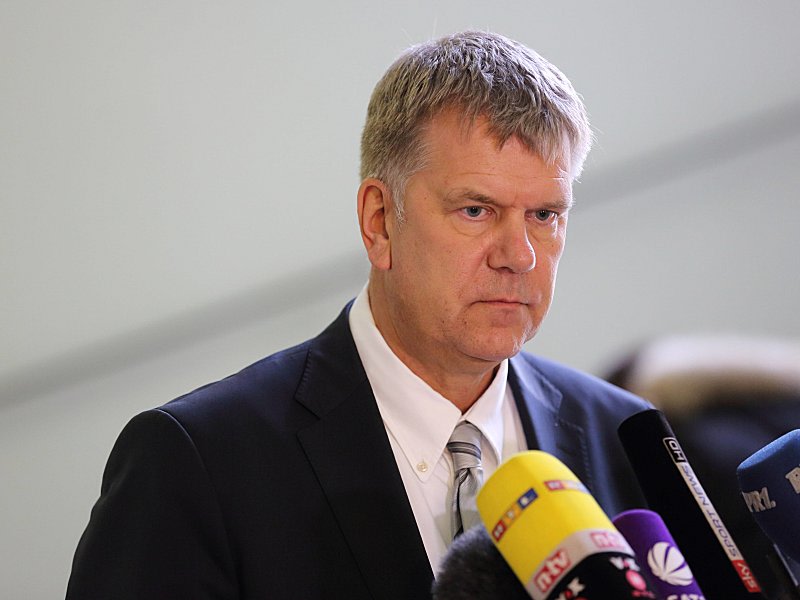 Horst Kletke, Experte für Fußball-Arbeitsrecht, sieht keine arbeitsrechtlichen Konsequenzen für Bernd Hollerbach.