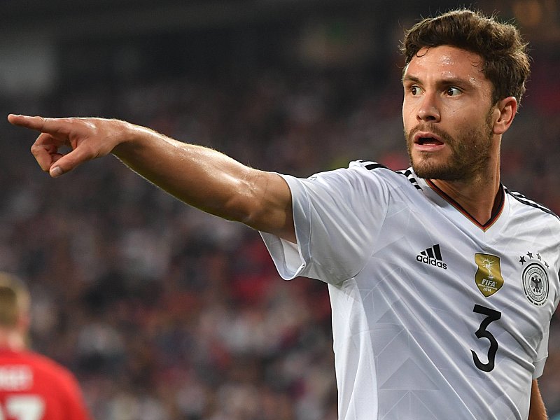 Könnte den 1. FC Köln im Falle des Abstiegs preisgünstig verlassen: Jonas Hector.