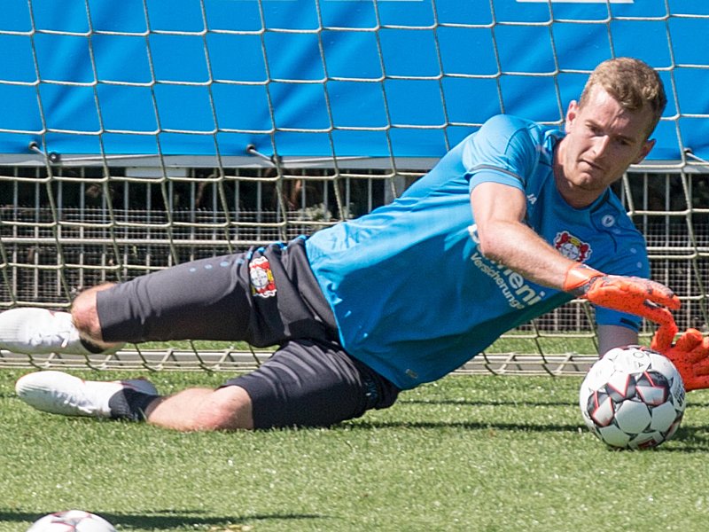 Fehlstart Bei Bayer Leverkusen Lange Pause Fur Lukas Hradecky Kicker