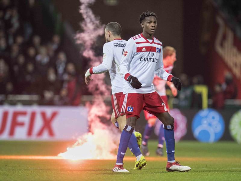 Pyrotechnik auf dem Rasen: Bei den Geldstrafen setzt der DFB ab sofort auf mehr Transparenz.