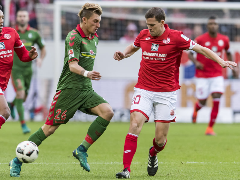 Auch auf dem Platz mit dem Trainer im Austausch: Fabian Frei (r.).