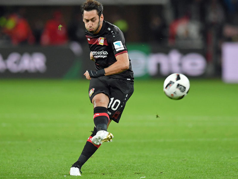 Nervös vom Punkt: Leverkusens Hakan Calhanoglu.