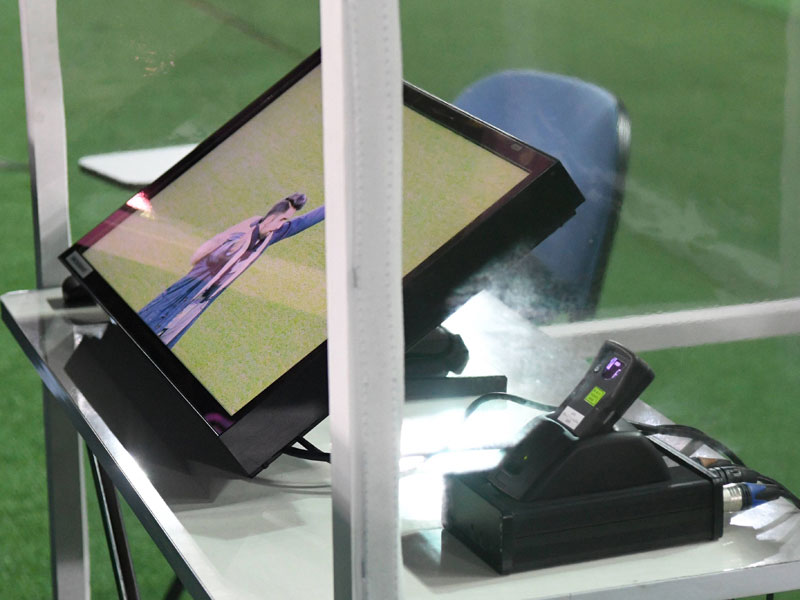 Monitor am Spielfeldrand: Der Videobeweis wurde bei der Klub-WM Mitte Dezember getestet.