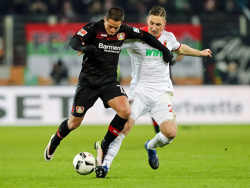 Kohr (r.) vs. Chicharito