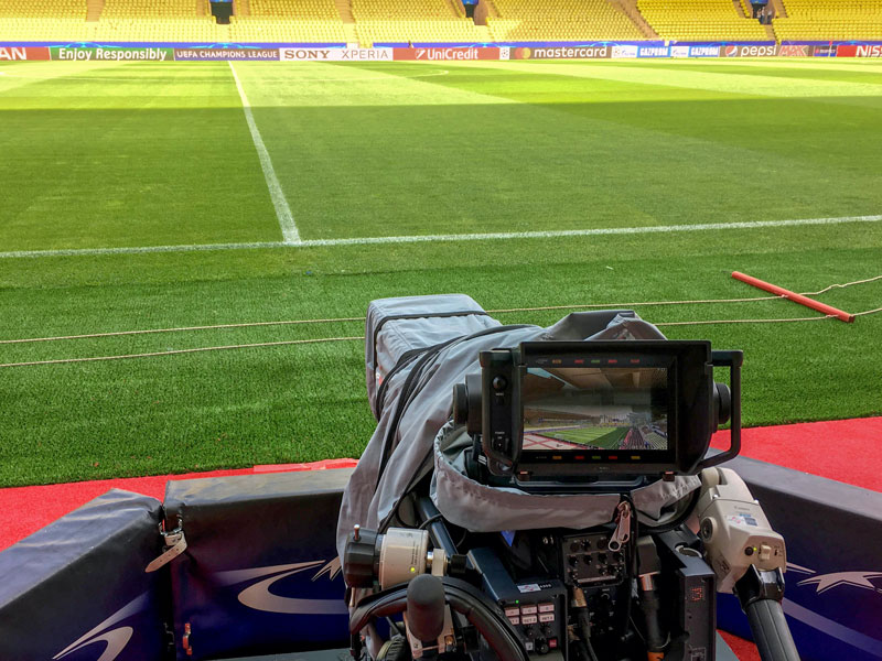 Wer bekommt die Übertragungsrechte für die Champions und Europa League ab 2018?