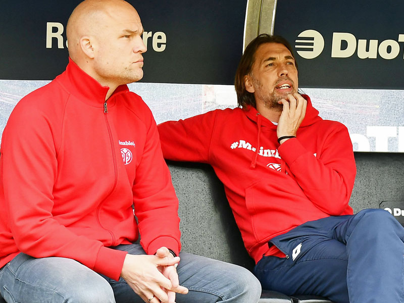Die Analyse steht an: Der Mainzer Manager Rouven Schröder und FSV-Trainer Martin Schmidt.