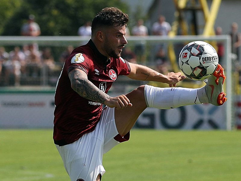 Nürnbergs Tim Leibold im Pokalmatch in Kehl gegen den SV Linx.