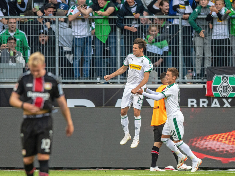 Mann des Abends: Gladbachs Jonas Hofmann (2.v.re.) erzielte gegen Leverkusen das 1:0.