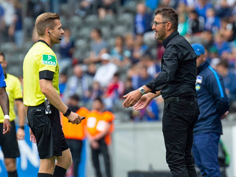 Unverständnis für den Schiedsrichter: Michael Köllner.