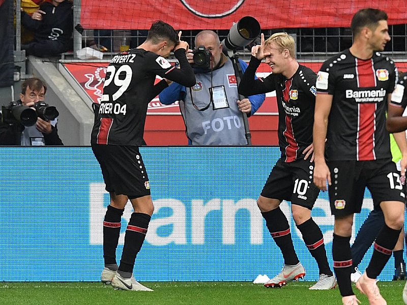 Gemeinsamer Jubel: Kai Havertz (li.) und Julian Brandt freuen sich über das 1:0.