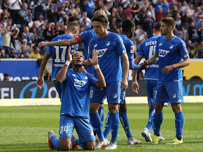 Dank nach oben: Joelinton feiert sein erstes Bundesliga-Tor.