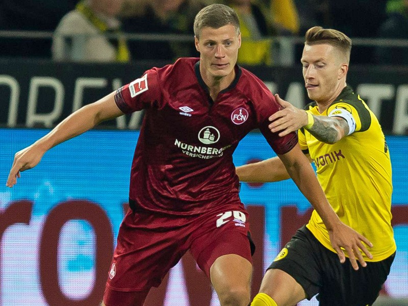 Könnte in München Kapitän Hanno Behrens ersetzen: Nürnbergs Patrick Erras, links gegen Dortmunds Marco Reus.