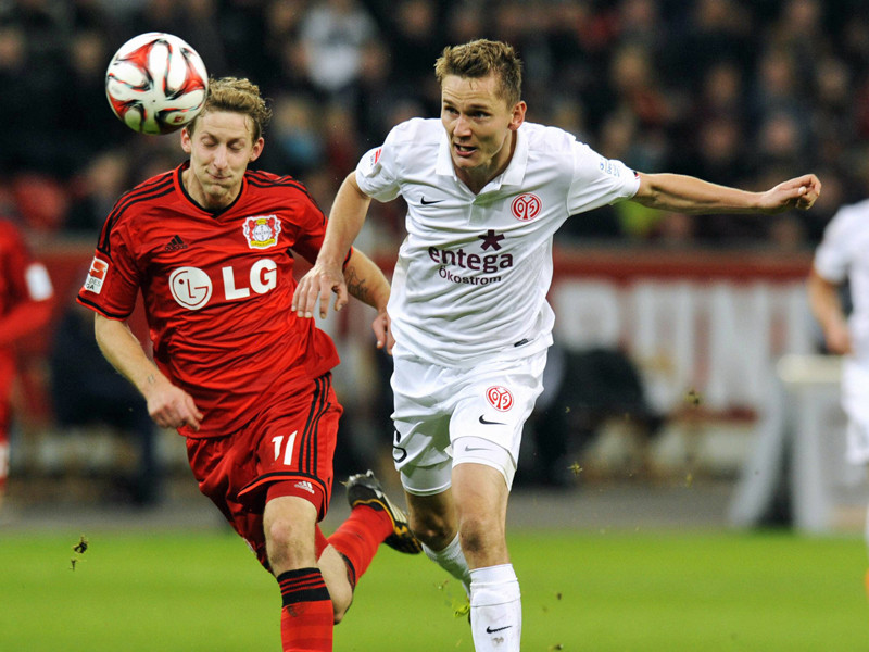 Er wird die Duelle mit der Werkself wohl nie mehr vergessen: FSV-Verteidiger Niko Bungert (r., mit Stefan Kießling).