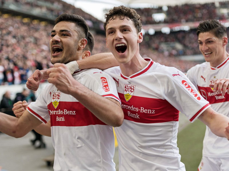 Stuttgart jubelt fünfmal gegen Hannover - Kabak (li.) traf doppelt.