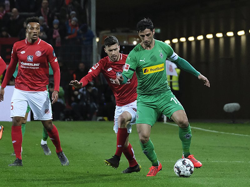 Lars Stindl (hier im Duell mit Aaron Martin)