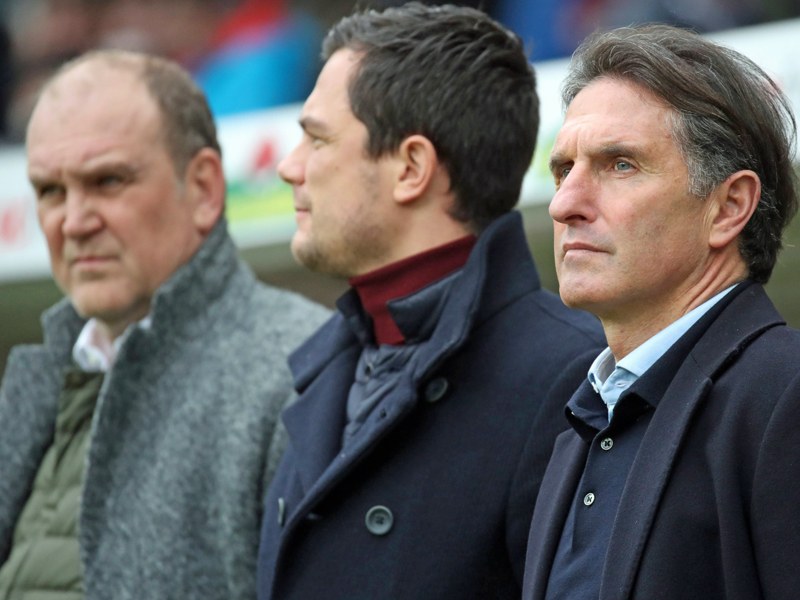 Wolfsburger Dreigestirn: Jörg Schmadtke, Marcel Schäfer und Bruno Labbadia.