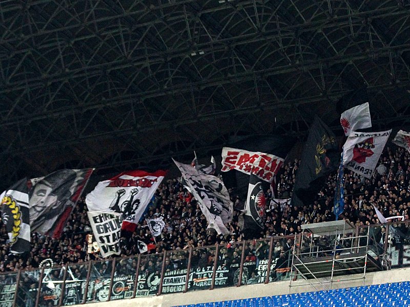 Eintracht-Fans im Giuseppe-Meazza-Stadion in Mailand