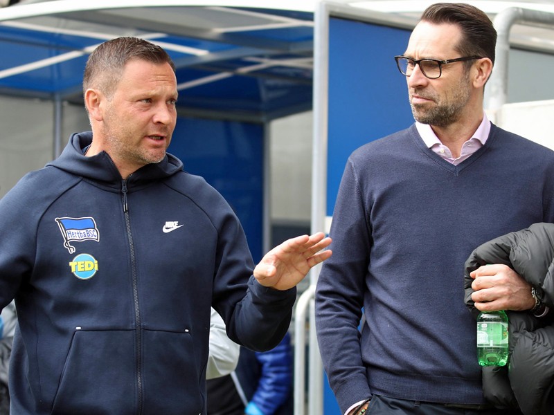 "Mein Leben ist ganz normal. Ich habe gut geschlafen": Hertha-Trainer Pal Dardai. Rechts Manager Michael Preetz.