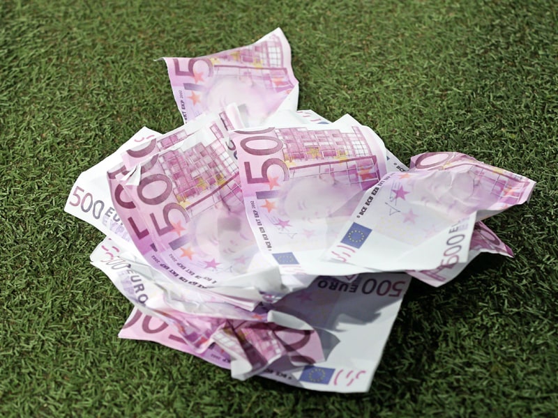 Die Spielerberaterhonorare, die die 18 Bundesligisten 2017/18 zahlten, summierten sich auf fast 200 Millionen Euro.