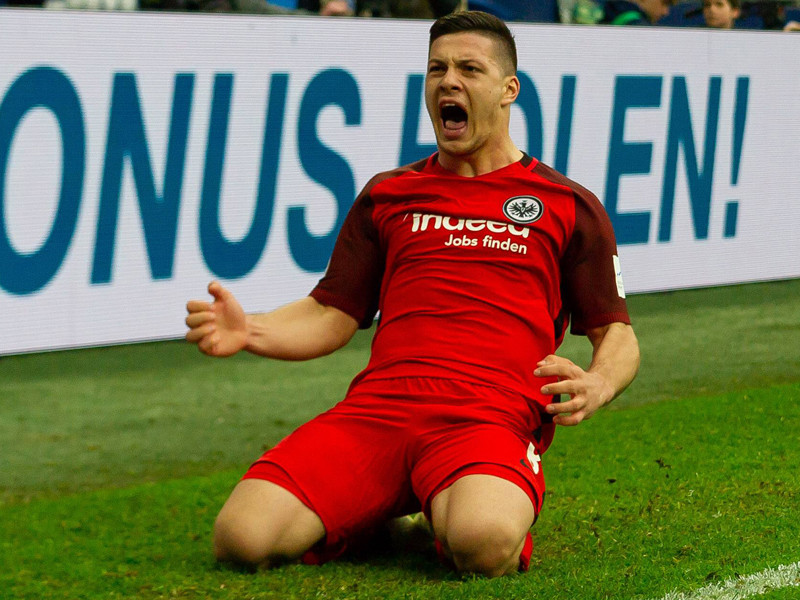 Er wechselt im Sommer zu Real Madrid: Luka Jovic.