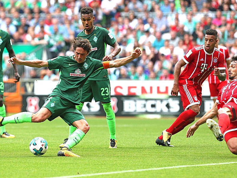 Gefahr im Münchner Strafraum: Mats Hummels wirft sich in Thomas Delaneys Schuss.