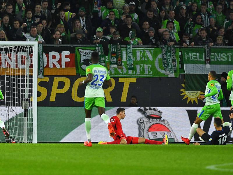 Blitzstart: Berlins Vedad Ibisevic (r.u.) trifft zur frühen Führung.
