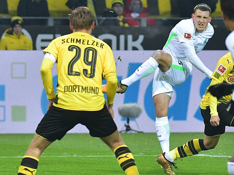Maxi Eggestein sieht seinem Schuss zum 1:0 hinterher. Gleich schlägt der Ball ein.