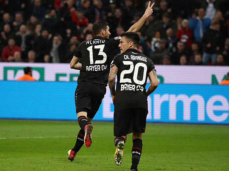 Lucas Alario und Charles Aranguiz