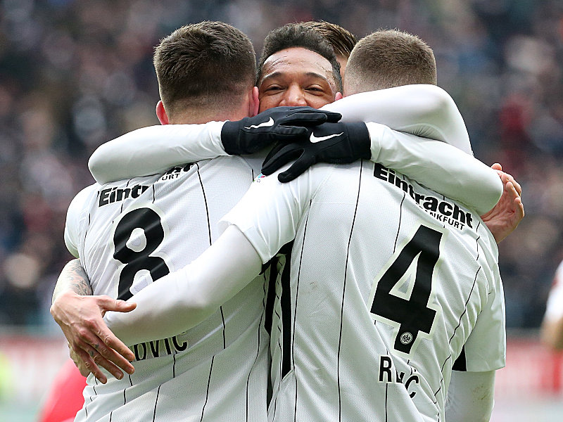 Luka Jovic, Jonathan de Guzman, Ante Rebic (v.li.)