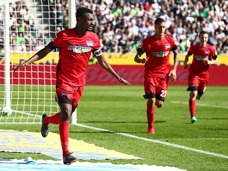 Dreht nach seinem 1:0 jubelnd ab: Salomon Kalou.