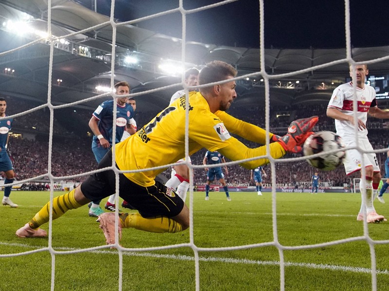 Endstation Zieler: Stuttgarts Schlussmann rettete seinem Team mit mehreren Glanzparaden ein 0:0.