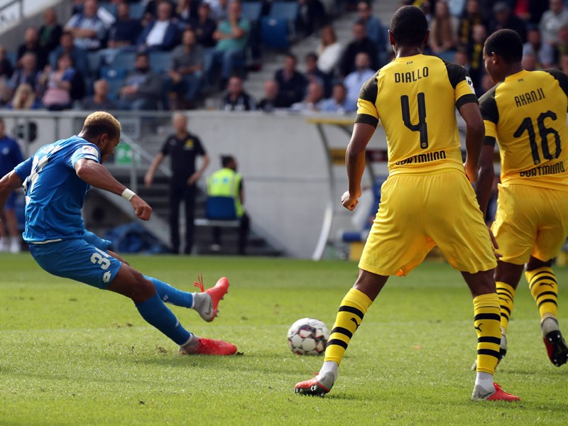 Tor trotz Standschwierigkeiten: Joelinton trifft zum 1:0 für Hoffenheim.