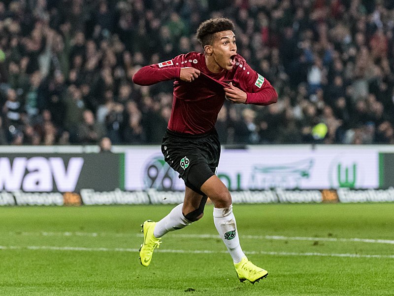 Jubelt nach seinem ersten Bundesliga-Tor: Linton Maina.
