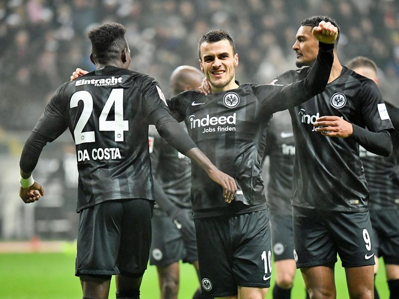 Torschützen unter sich: Danny da Costa (#24) brachte die SGE in Führung, Filip Kostic (#10) legte nach der Pause noch einen drauf.