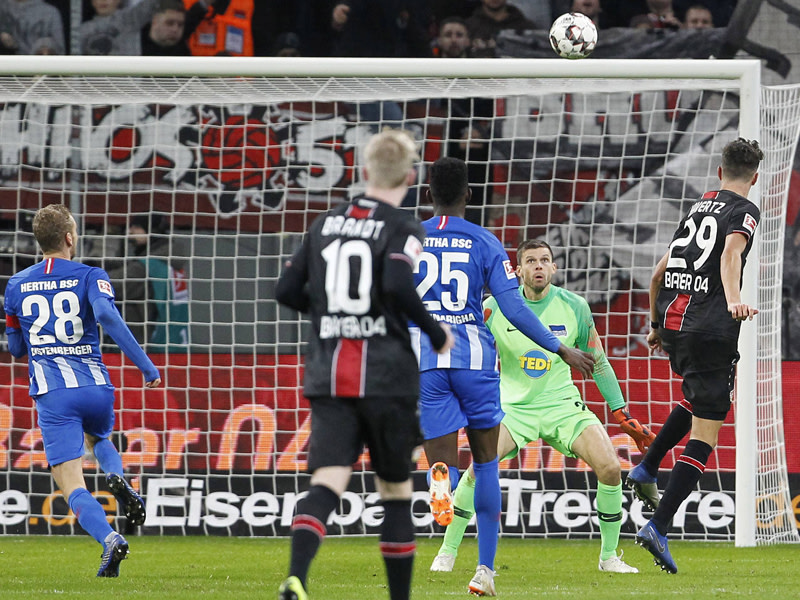 Maßarbeit: Mit viel Gefühl im Fuß erzielt Kai Havertz (re.) das 3:1.