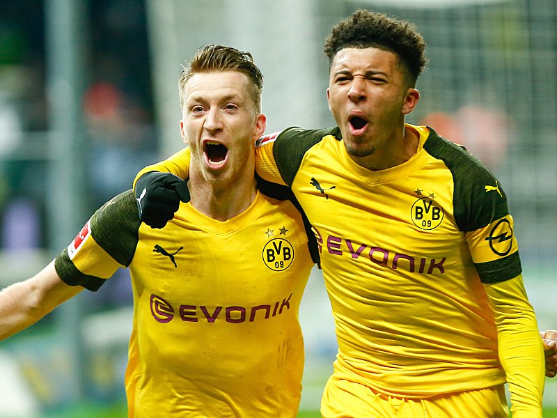 Lautstarker Siegesjubel: Matchwinner Marco Reus und Jadon Sancho feiern das 3:2.