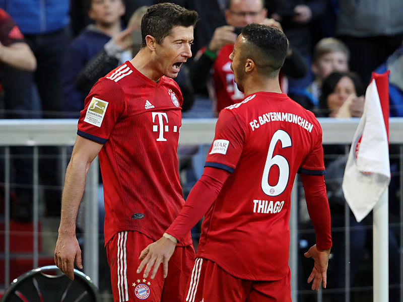 Mats Hummels Robert Lewandowski 5 0 Der Fc Bayern Munchen Uberrollt Borussia Dortmund Kicker