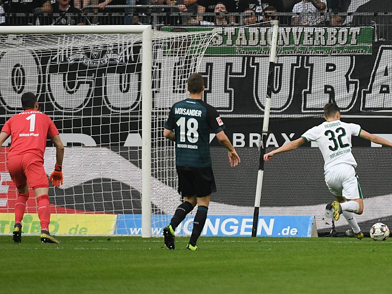 Jiri Pavlenka, Niklas Moisander, Florian Neuhaus (v.li.)