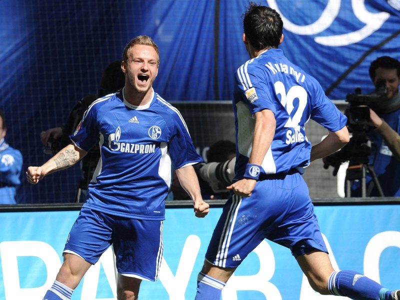 Freude pur: Rakitic brachte S04 mit einem sehenswerten Treffer früh in Führung und jubelte danach angemessen.
