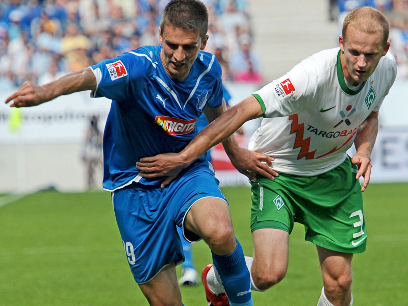 Vedad Ibisevic (li.) vs. Petri Pasanen