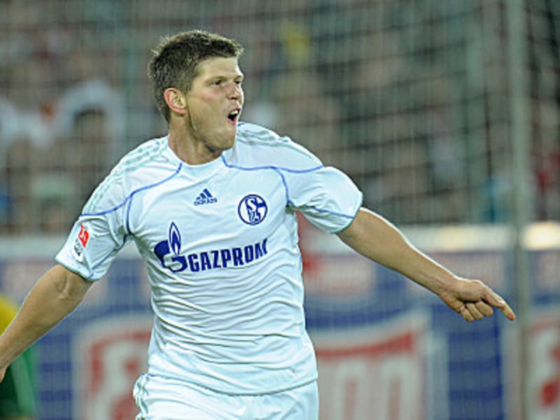 Huntelaar jubelt mit Recht: Er schoß Schalke zum ersten Saisonsieg.
