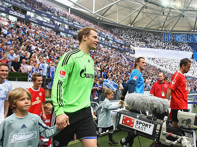 Im Blickpunkt: Manuel Neuer (li.) vor seinem voraussichtlich letzten Heimspiel für Schalke