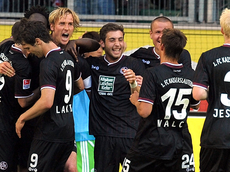 Der 1. FCK kann sich freuen: In Lautern holten die "Roten Teufel" den nötigen Punkt zum Klassenerhalt.