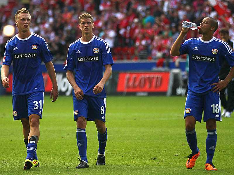 Bayer verpatzt auch den Liga-Auftakt: Jörgensen, Bender und Sam sind bedient.